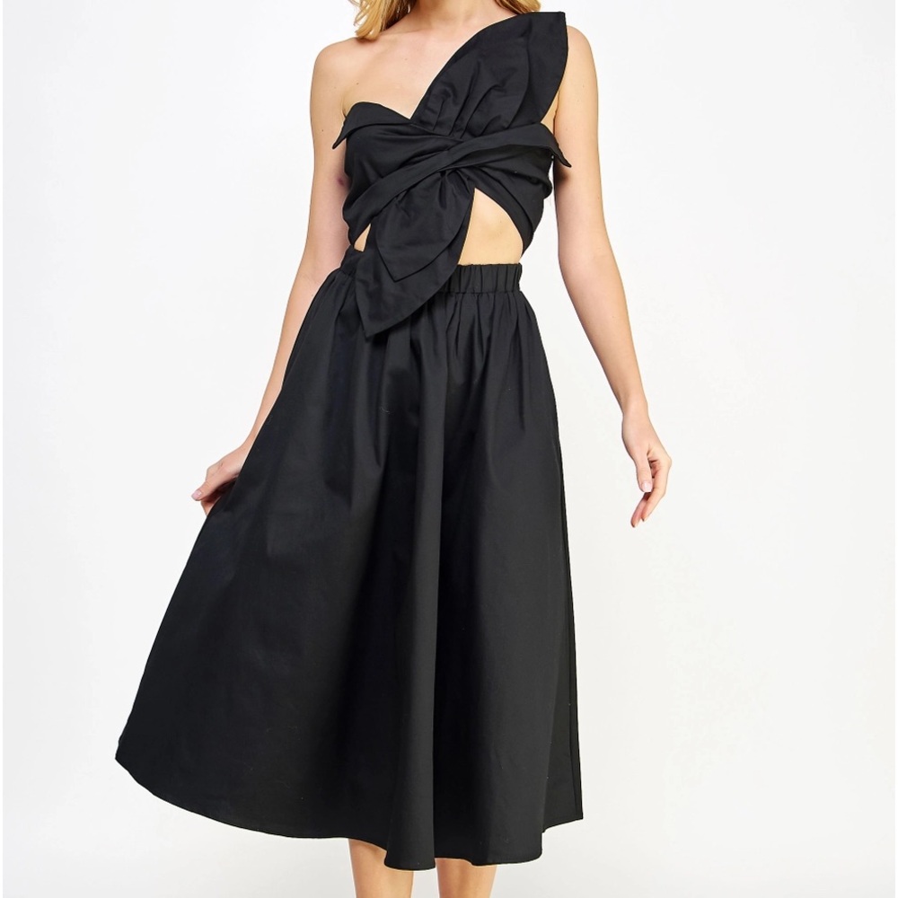 Strut & Bolt Twist Front Midi Dress